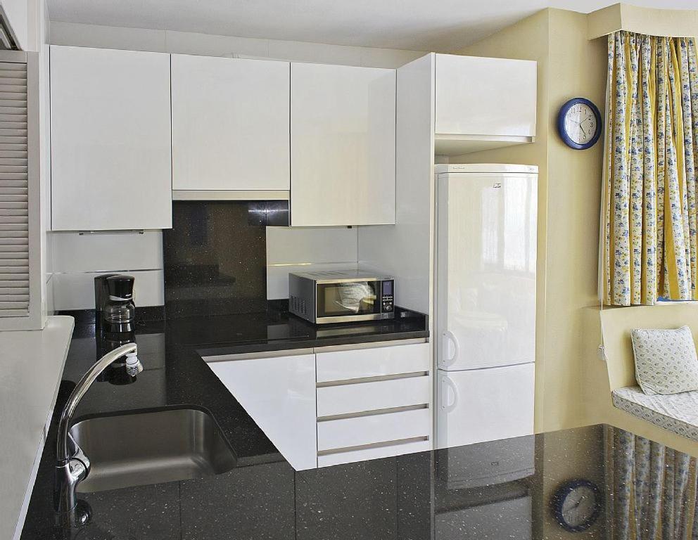 Duplex Apartment On The Beach 71 Марбеля Екстериор снимка
